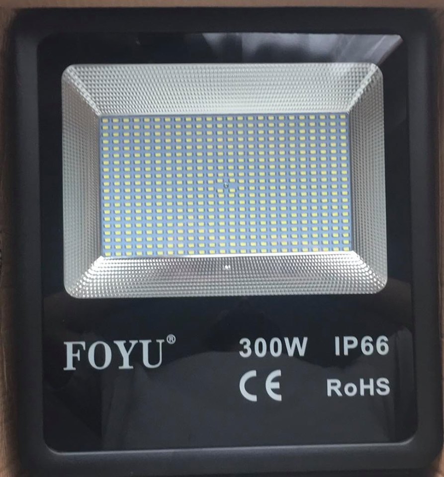 Faro Led 300 Watt SMD per impianto sportivo campo calcetto campo tennis Faro Led 300 Watt SMD per impianto sportivo campo calcetto campo tennis