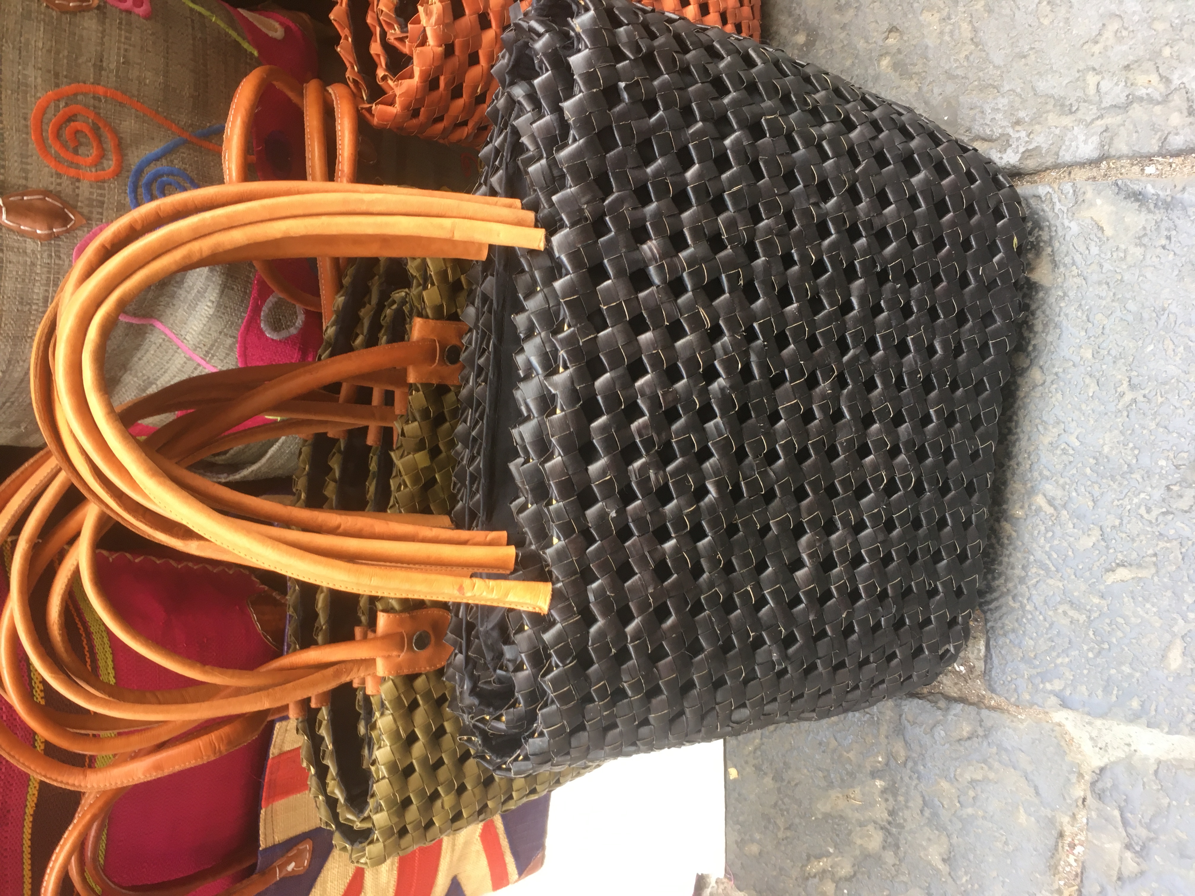 Tris 3 borse etniche in paglia intrecciata, foglie naturali, e cuoio.  Borsetta e